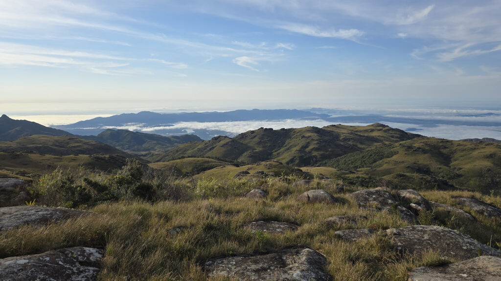 Acima das nuvens, nos campos de altitude.